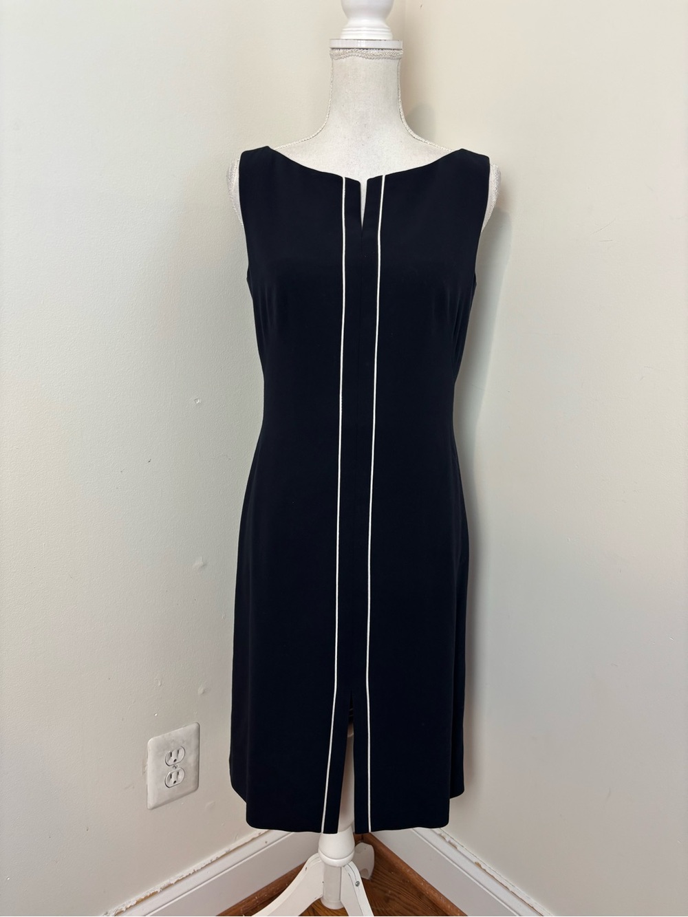 Escada Black Wool Tailored Sheath Dress Size U.K 36 / U.S Small